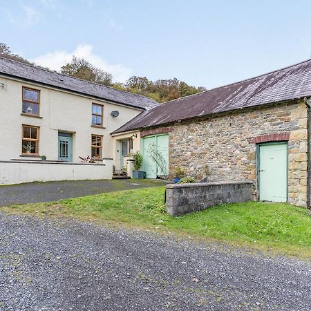 Pwll Farmhouse Llanllawdog Eksteriør bilde