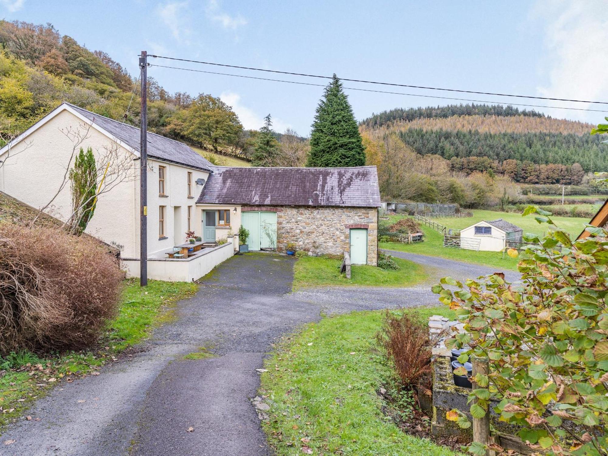 Pwll Farmhouse Llanllawdog Eksteriør bilde